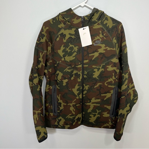NEW Nike Sweater Boys Extra Large Green Camo Tech Fleece Full Zip Sweatshirt - Picture 1 of 10